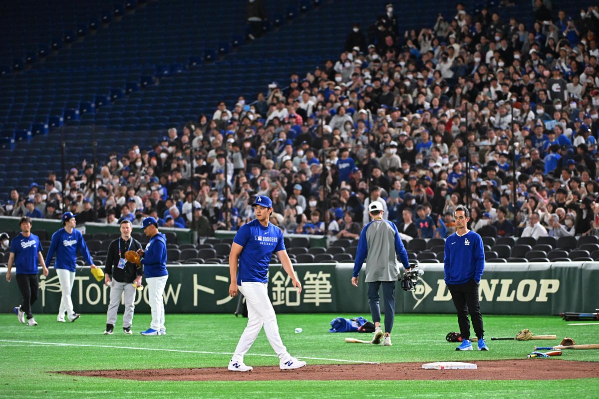 ドジャース公式練習に１万人超-地元紙が覚えた〝違和感〟「日本では大谷翔平とそれ以外」-–-東スポweb